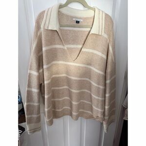 American Eagle Outfitters Cream and Tan V-Neck Sweater